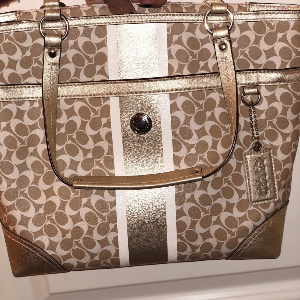 Coach purse barely used in great condition!